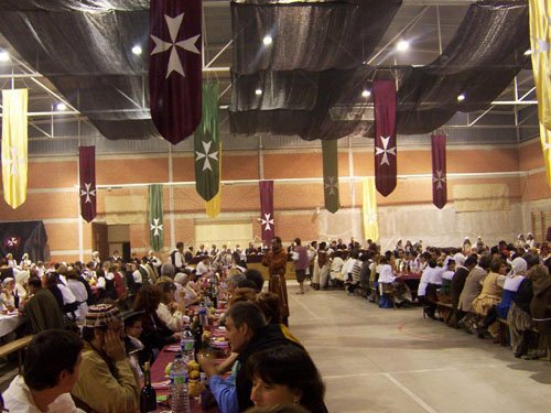 Magn�fica decoraci�n y participaci�n en la cena. FOTO: Andr�s A��n.