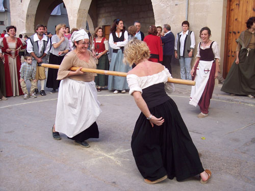 En los juegos tradicionales se revivieron las tpicas luchas de pastores. FOTO: Felipe Ordax